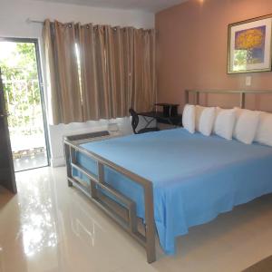 King Room (2 Adults)