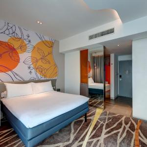 Family Room with Queen Bed and Bunk Bed