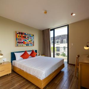 Deluxe Queen Room