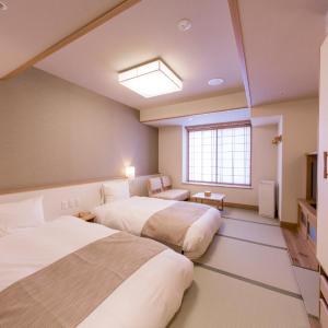 Twin Room with Shower - Non-Smoking