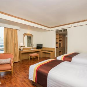 Mini Suite Family Room