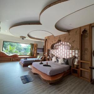 Family Room with Side Sea View