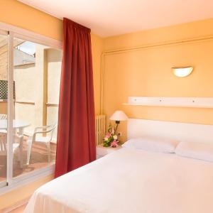 One-Bedroom Apartment with Terrace (2 Adults)