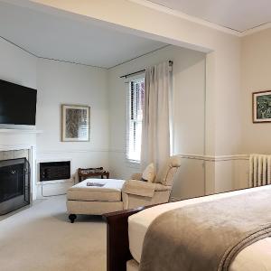 King Room with Spa Bath