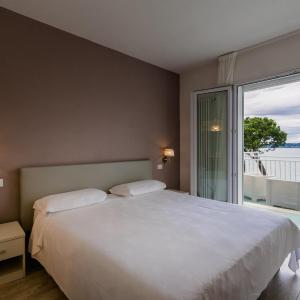 Superior Triple Room with Balcony and Lake View