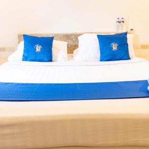Deluxe Room (2 Adults + 1 Child)