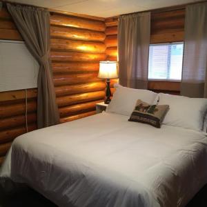 2 Room 2 Queen - Cabin 21