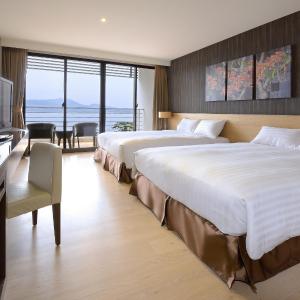 Quadruple Room with Lake View