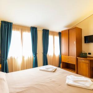 Economy Triple Room