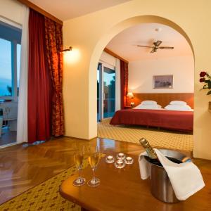 Premium Club Family Suite with Sea View and Balcony 