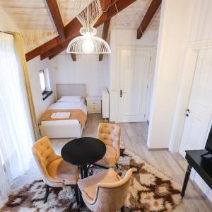 Double Room with Balcony (3 Adults)