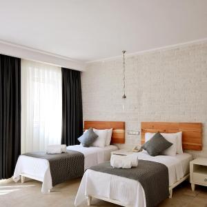 Deluxe Twin Room with Balcony