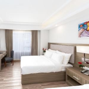 Deluxe Triple Room with City View