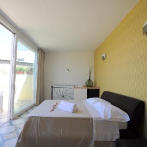 Deluxe Double Room with Balcony and Sea View