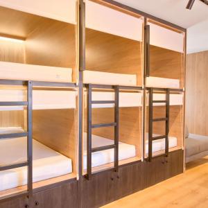 Single Bed in Mixed Dormitory Room