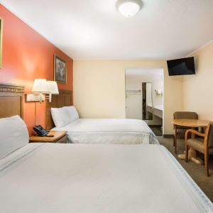 Standard Queen Room with Two Queen Beds - Non Smoking 
