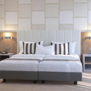 Double or Twin Room with Partial Lake View and Terrace