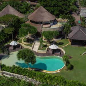Three-Bedroom Villa with Private Pool and Sea View