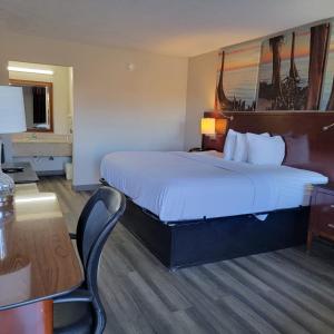 King Room - Exterior Hall/Smoking
