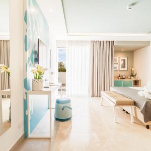 Deluxe Double Room with Side Sea View