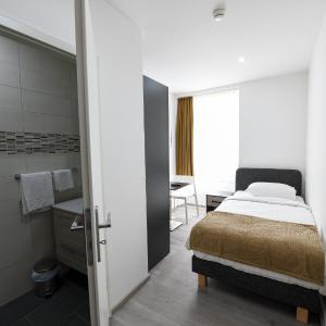 Single Room with Shared Toilet