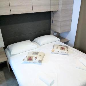Luxury Two-Bedroom Mobile Home with Terrace and Sea View