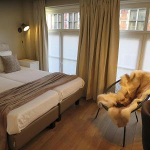 Two Connecting Double or Twin Rooms with Two bathrooms