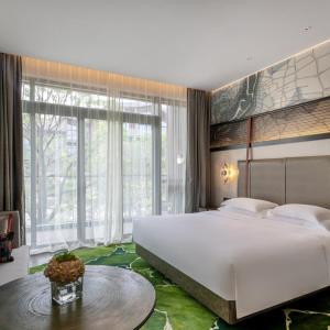 Standard King Room with Garden View