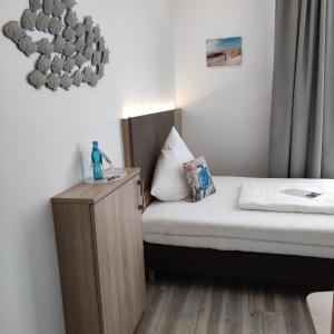 Standard Single Room with Courtyard View