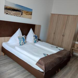 Superior Double Room with Side Sea View