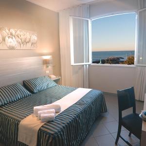 Double or Twin Room with Sea View