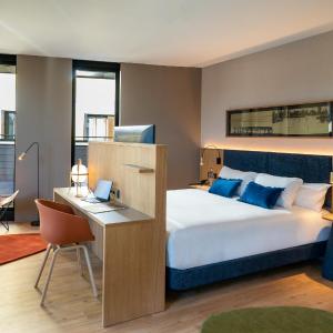  Corner Deluxe Double Room with Terrace