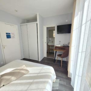 Classic Double Room with Balcony