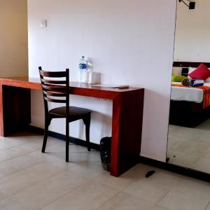 Deluxe Twin Room with Balcony and Sea View Air-con
