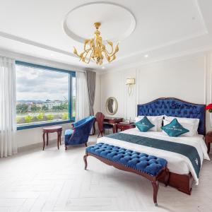 King Room with Balcony
