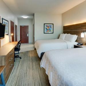 Queen Suite with Two Queen Beds