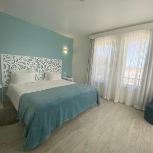 Double Room with Partial Sea View
