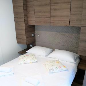 Family Two-Bedroom Mobile Home with Terrace