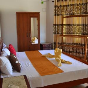 Deluxe Double Room with Side Sea View