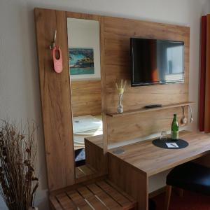 Single Room with Shared Bathroom