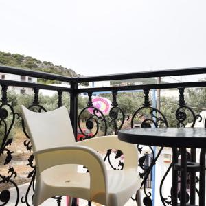 Maisonette with Pool View
