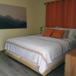 Deluxe Double Room (2 Adults + 1 Child)