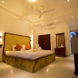 Deluxe Double Room (2 Adults + 1 Child)