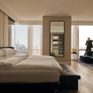 Premier Skyline View Guestroom, 1 King Bed Mobility Accessible