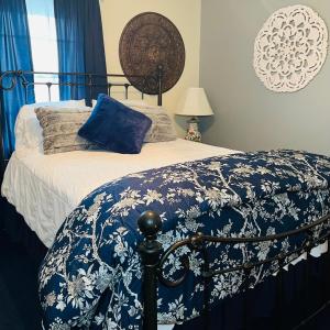 Basic Triple Room with Shared Bathroom