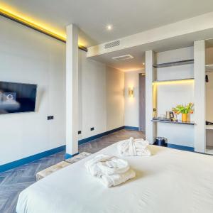 Large Lake View Room with Double Bed