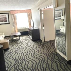 Deluxe King Suite