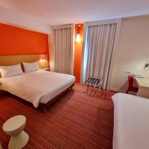 Standard Room with 1 Double and 1 Single Bed