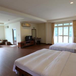 Quadruple Room with Mountain View
