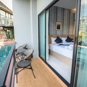 Deluxe Double or Twin Room with Pool View